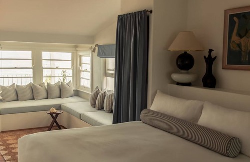 Yamba Hotel | Il Delfino Seaside Inn