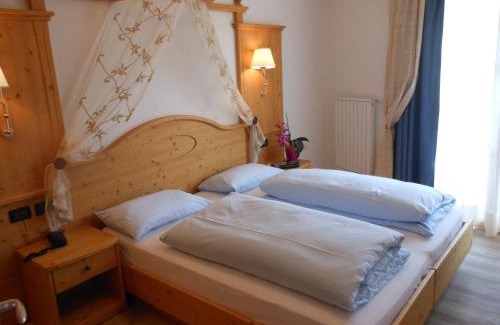Sarnonico Hotel | Discover Il Falchetto: Pet-Friendly Stay with Great Amenities