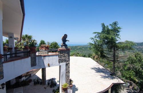 Torchiara House | Relax at Il Falco del Cilento: Oceanfront Retreat with Pool
