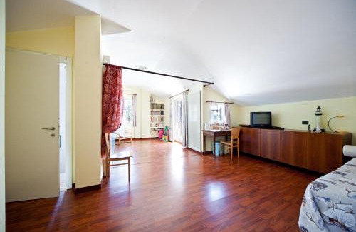 Fino Mornasco Bed & Breakfast | Discover il faro di Manuela: Highly Rated Family Retreat