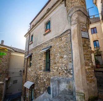 Castellabate Historic Centre House | Explore Il Fascino del Borgo: Family-Friendly Retreat
