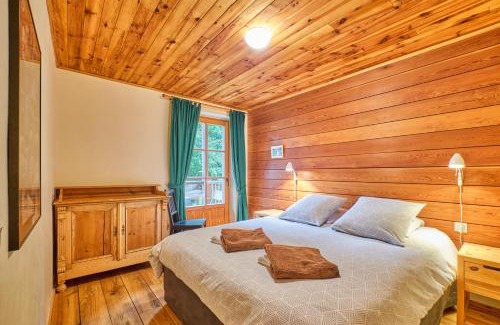 Villard-Reculas Ski Chalet | Discover Il fera beau demain: Pet-Friendly Retreat with Pool