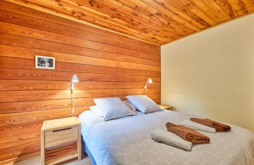 Villard-Reculas Ski Chalet | Discover Il fera beau demain: Pet-Friendly Retreat with Pool