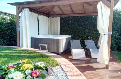 Tigliano House | Discover Il Fienile di Tigliano: 4-Star Getaway with Hot Tub