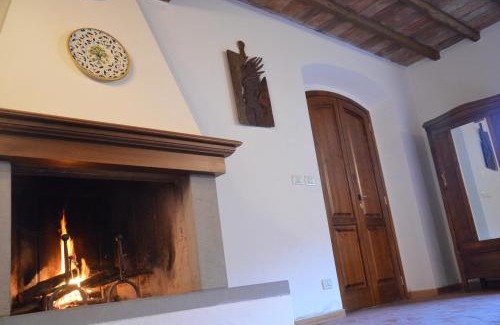 Lizzano in Belvedere Hotel | Il Fondaccio: Oceanside Retreat with Pool & Pet-Friendly Perks