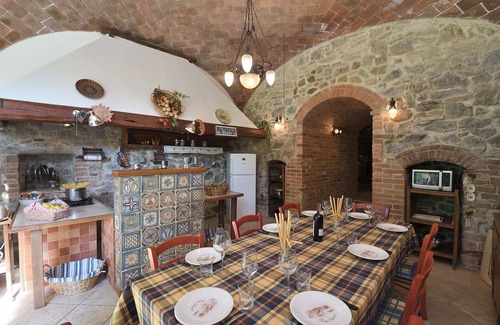 Rapolano Terme Villa | Relax at Il Fornacino: Pools, Dining & Pet-Friendly Stay