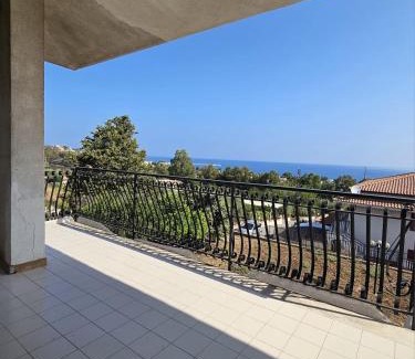 Salina Villa | IL GEKO tra Palermo e Cefalu' nel mare di Sicilia