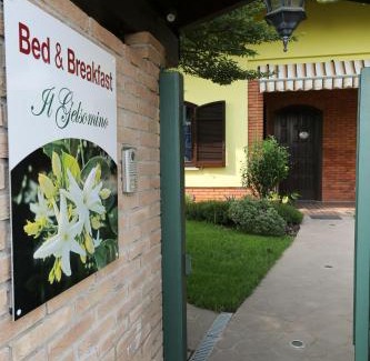 Ferno Bed & Breakfast | Family-Friendly Stay at Il Gelsomino - Rated 9/10 by Guests