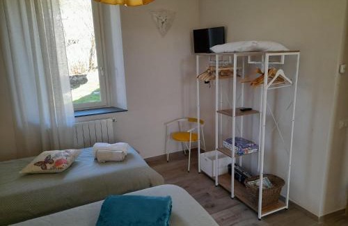 Masero Apartment | Top-Rated Il Giardino di Marzo Guest House with Family Amenities
