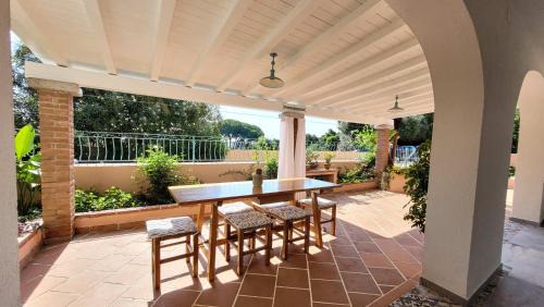 Sas Linnas Siccas House | Relax at Il Giardino davanti al Mare with Oceanfront Views