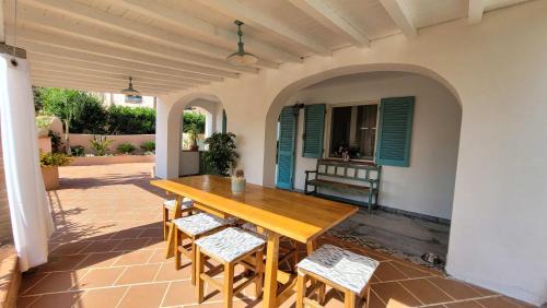 Sas Linnas Siccas House | Relax at Il Giardino davanti al Mare with Oceanfront Views