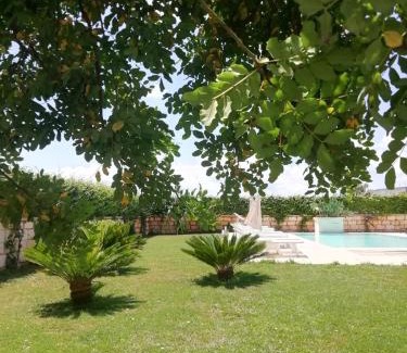 Uggiano la Chiesa Bed & Breakfast | Pet-Friendly Retreat at Il Giardino Del Tiglio - Rated 9.4/10