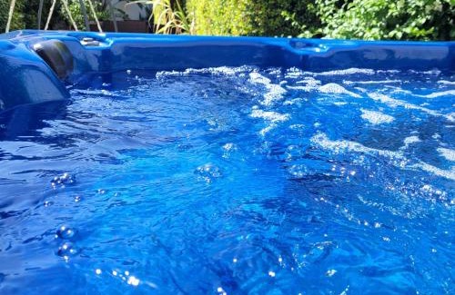 Castromediano House | Relax at Il Giardino Di Flora with Pool & Jacuzzi Bliss