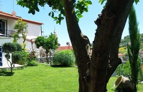 Artallo House | Cozy Il Giardino di Gio' with Oceanfront Spa & Hot Tub
