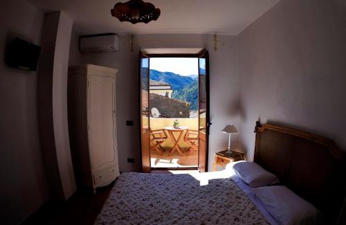 Tortora Bed & Breakfast | Perfect Getaway at Il Giardino di Julia B&B with Hot Tub