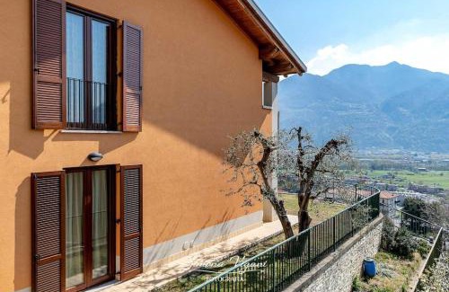 Costa Volpino Apartment | Family-Friendly Getaway at Il Giardino di Laura, Rated 9/10