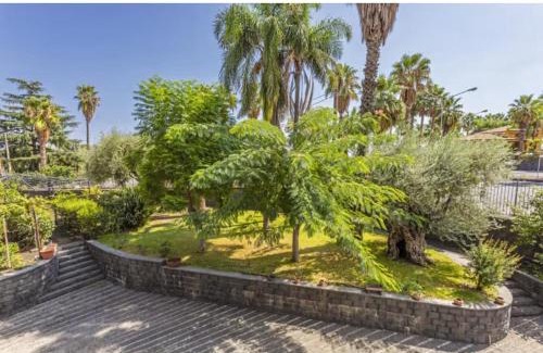 Aci Sant'Antonio Apartment | Delightful Il Giardino di Pietra: Family-Friendly Retreat