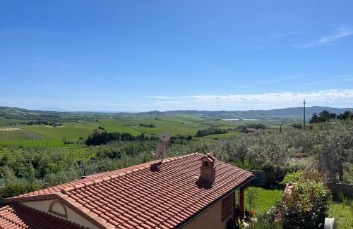 Santa Luce House | Discover Il Giardino Fiorito: Pet-Friendly Family Retreat