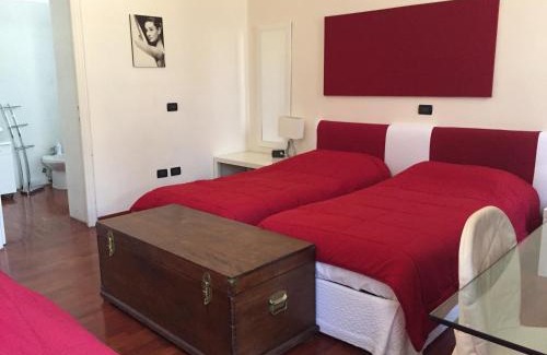 Busto Arsizio Bed & Breakfast | Tranquil Il Giardino Nascosto: Family-Friendly Retreat