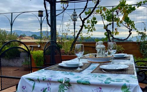 Careggi Rifredi Apartment | Discover Il Giardino Sospeso di Anna: Rated 9.8/10