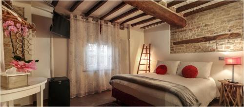 Guarene Bed & Breakfast | Pet-Friendly Il Giardino sul Tetto B&B with Top Ratings