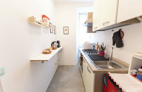 Como Apartment | Convenient Stay at Il Giglio, Steps from the Duomo