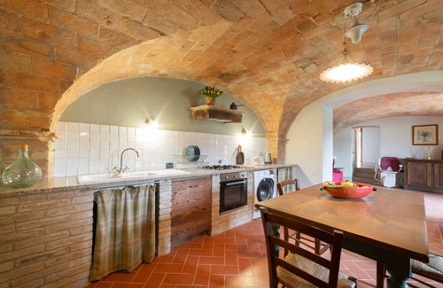 San Pietro in Bossolo Cottage | Experience Il Girasole: Pet-Friendly Getaway in Chianti