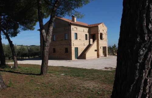 Porto Sant'Elpidio Apartment | Pet-Friendly Il Granaio: Oceanfront Oasis with Pool
