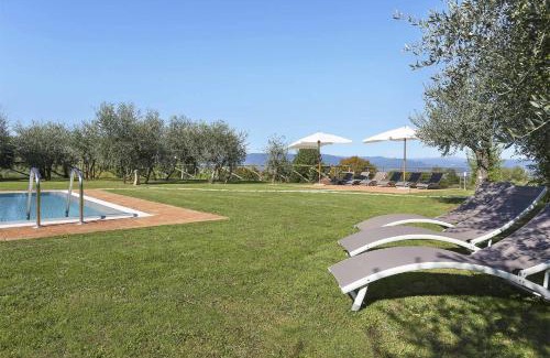 Cascine-La Croce Villa | Discover Il Grappolo: Family-Friendly 4-Star Retreat