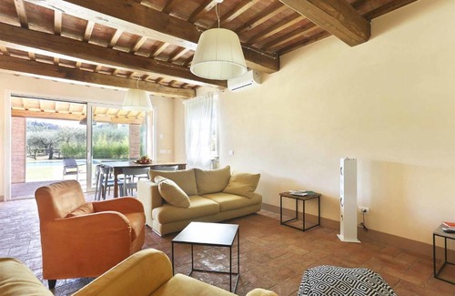 Cascine-La Croce Villa | Discover Il Grappolo: Family-Friendly 4-Star Retreat