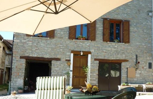 Monastero Bormida House | Discover Il Grappolo In Langa: Pet-Friendly Retreat
