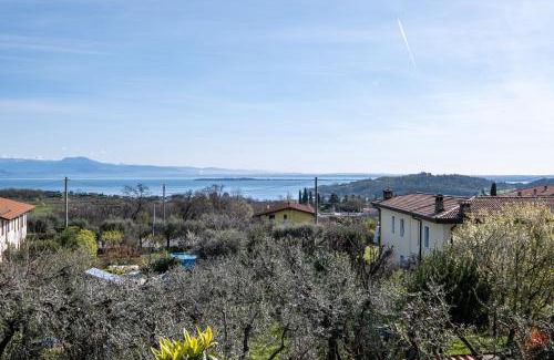 Lonato del Garda Apartment | Il Lago dei Sogni: Breathtaking Lakeview and Family Friendly