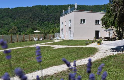 Nemi House | Experience il Lago di Nemi: 4-Star Pet Friendly Retreat
