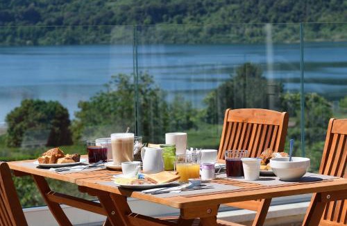 Nemi House | Experience il Lago di Nemi: 4-Star Pet Friendly Retreat