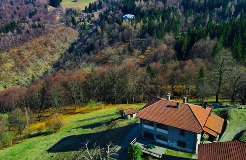 Civenna Ski Chalet | Pet-Friendly Il Larice - Agriturismo Alpe del Ville Retreat