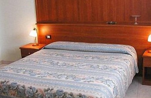 Telgate Hotel | Family-Friendly Stay at Il Leone D'Oro with Breakfast