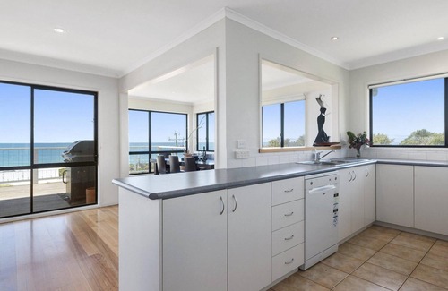 Skenes Creek House | Experience Il Mare: Breathtaking Ocean Views Await You