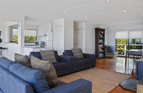 Skenes Creek House | Experience Il Mare: Breathtaking Ocean Views Await You