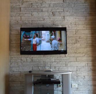 Roe Volciano Apartment | Kid-Friendly Getaway at Il Melograno B&B Apartment