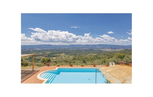 Loro Ciuffenna House | Relax at Il Moraiolo: Spa, Ocean Views & Hot Tub Bliss
