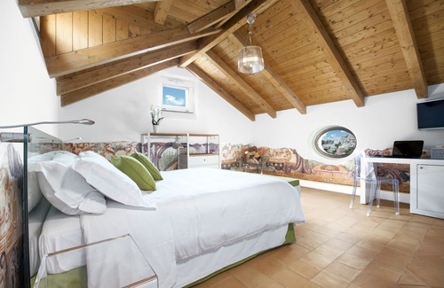 Positano Bed & Breakfast | Discover Il Moro di Positano: Guest Rated 9.8 with Spa & Family Amenities
