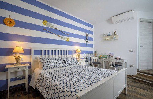 Carozzo Bed & Breakfast | Guest Rated 9.8: Family-Friendly Il Murice B&B with Breakfast
