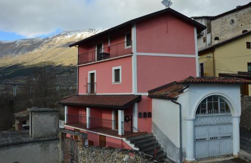 Assergi Apartment | Cozy Il Narciso Apartments: 8.8/10 and Family-Friendly Amenities