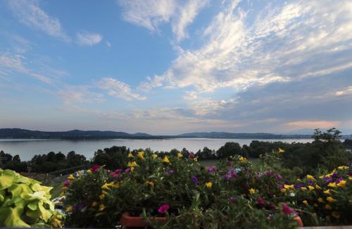 Morosolo Bed & Breakfast | Highly Rated IL NIDO AL LAGO: Ideal for Families & Pets
