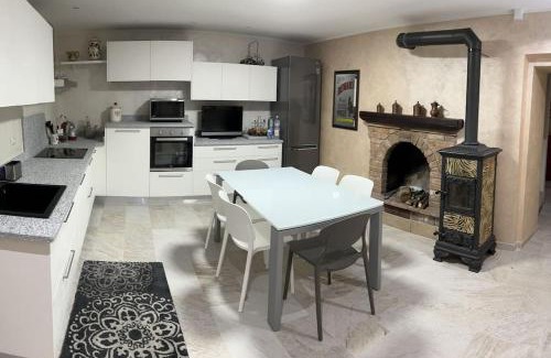 Castello House | Cozy IL NIDO DELLA POIANA: Family-Friendly B&B with Breakfast