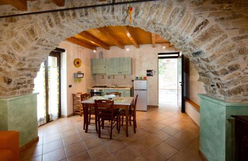Testico House | Pet-Friendly Haven: Il Nido Delle Rondini with Breakfast