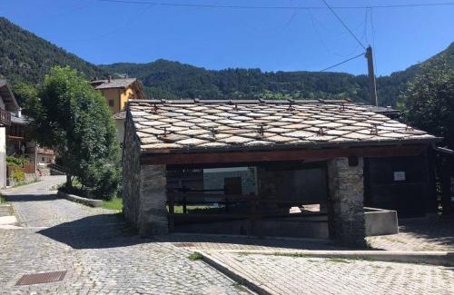 Brusson Apartment | Cozy Il Nido: Family and Pet-Friendly Retreat Awaits