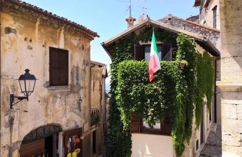 Sermoneta Apartment | Discover Il Nido: Pet-Friendly Stay with Breakfast Included