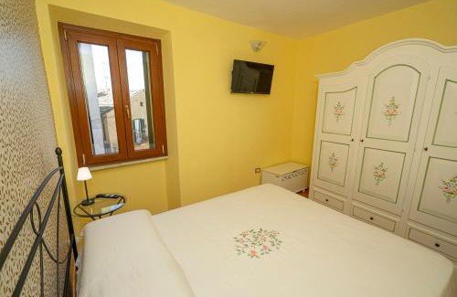 Capodimonte Apartment | Idyllic Il Nido sul Lago: Pet & Child-Friendly Retreat