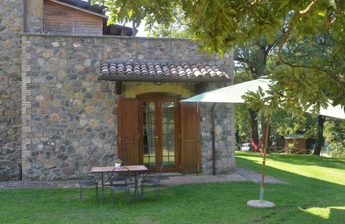 Acquapendente House | Experience Il Palluccaro: Pet-Friendly Haven with Pool